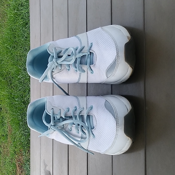 VIONIC Kona Sneakers - Picture 11 of 12